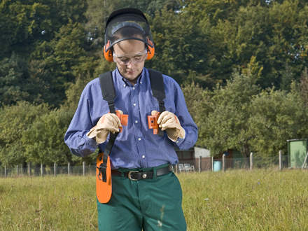 : First put on the harness. The spring hook should be about a hand's width below your right hip.