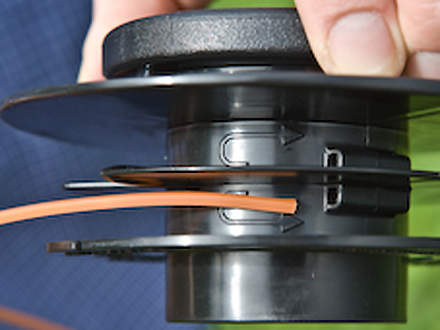 : Step 2 of 6: Winding on the lineTake two lines, each with a maximum length of 8 m, 6 m or 5 m depending on the line (see the enclosed information sheet for the maximum line length). Insert the end of one line in one of the eyes of the spool and wind on the line according to the indicated direction of winding. Please make certain that the line is wound on evenly and tightly. Insert the end of the line in one of the openings on the spool.