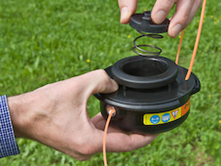 : Step 5 of 6: Tightening the screwNow insert the screw and tighten it by turning it anti-clockwise.
