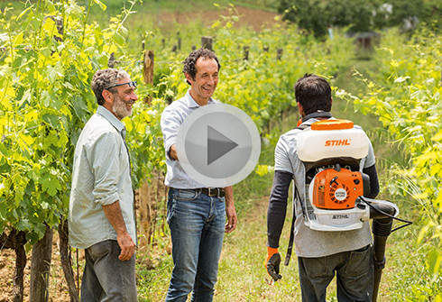 Bei einem Besuch in der Fattoria bei Jessica und Leonardo erleben wir STIHL Geräte im Einklang mit toskanischer Tradition und nachhaltigem Weinbau.